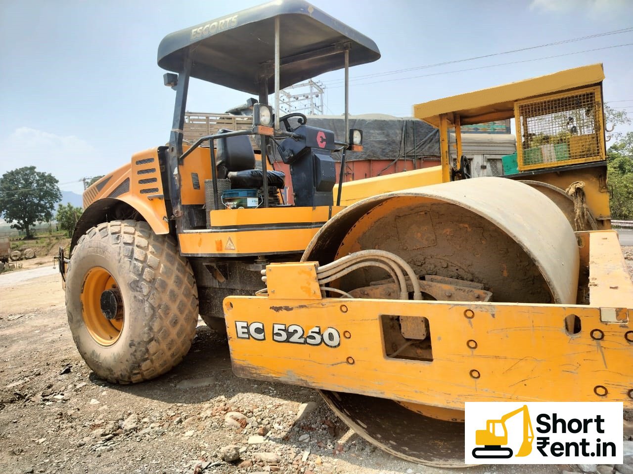 11 Ton Class Soil Compactor Roller Escorts EC5250 for rent in South Bopal, AHMADABAD - 380057